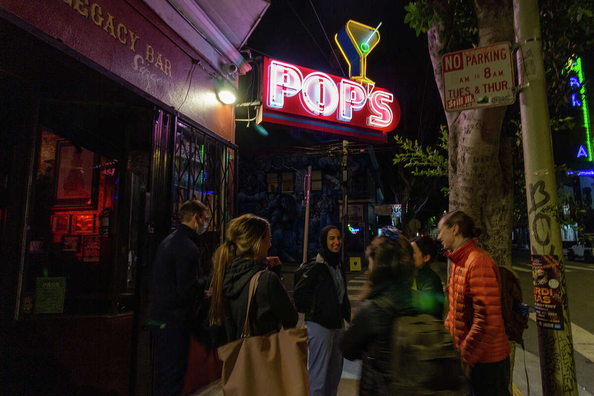 Pop's Bar se encuentra en la esquina de las calles 24 y York en el Distrito de la Misión de San Francisco, el 2 de febrero de 2023.