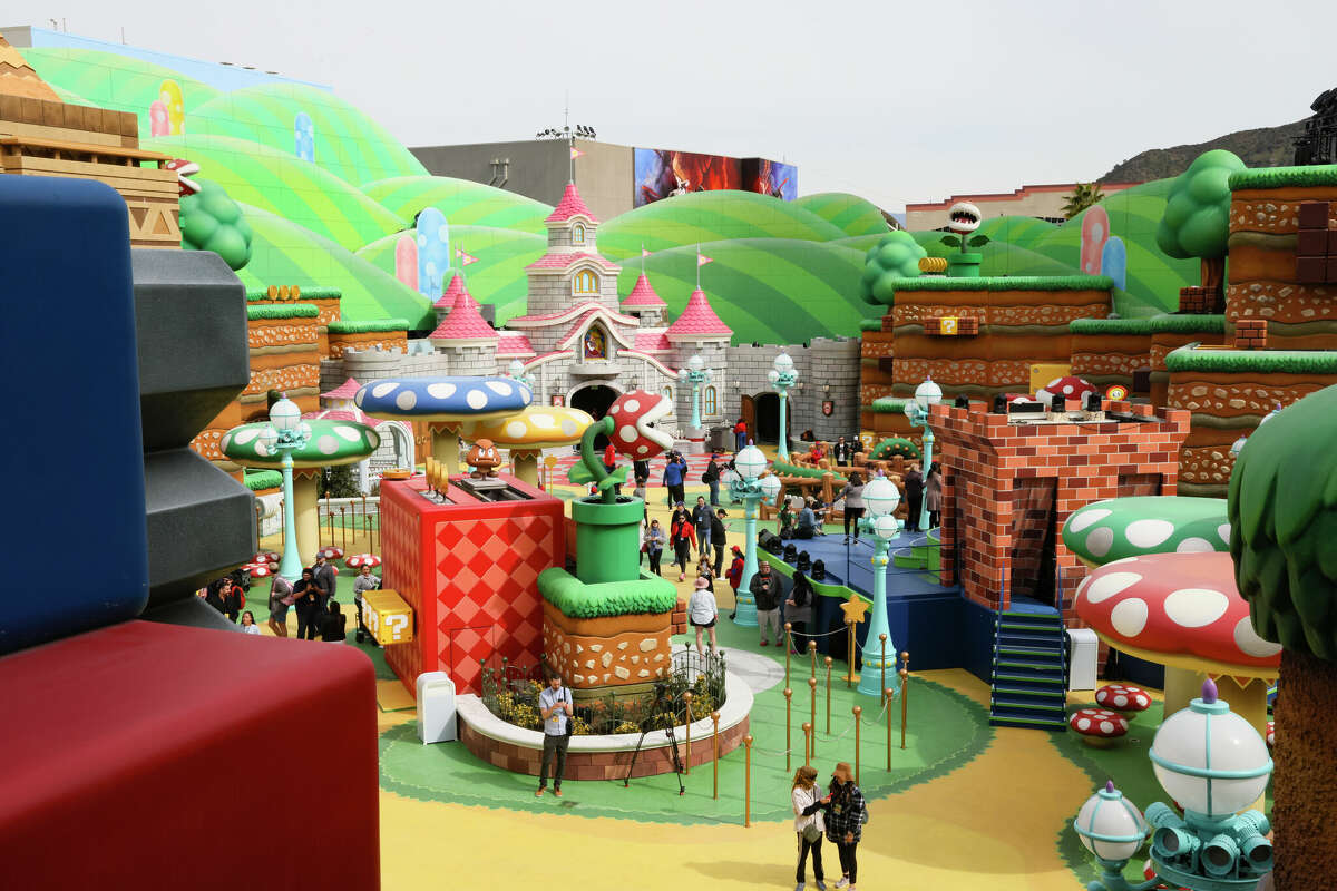 Super Nintendo World incluye el castillo de la Princesa Peach, el castillo de Bowser Jr. y el castillo de Bowser, con el nuevo Mario Kart. 