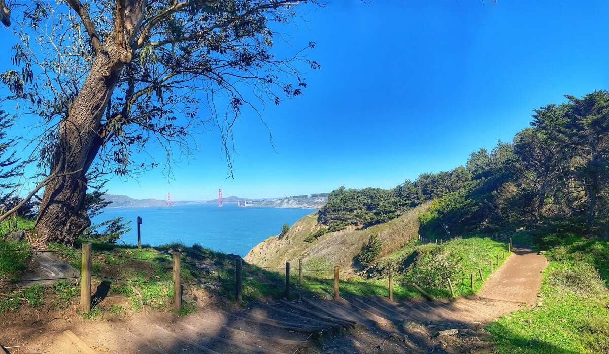 Lands End Trail a lo largo de la costa en San Francisco, California.