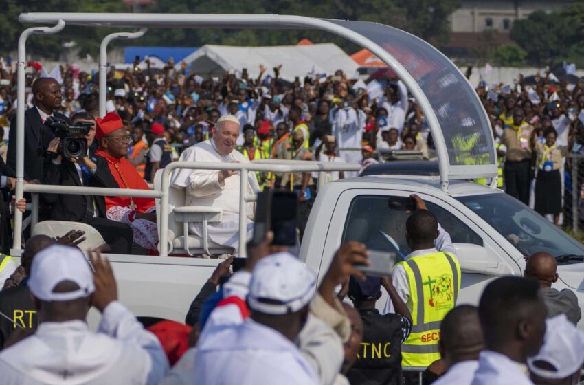  Ante una multitud de un millón de personas, el Papa insta a los congoleños a perdonar