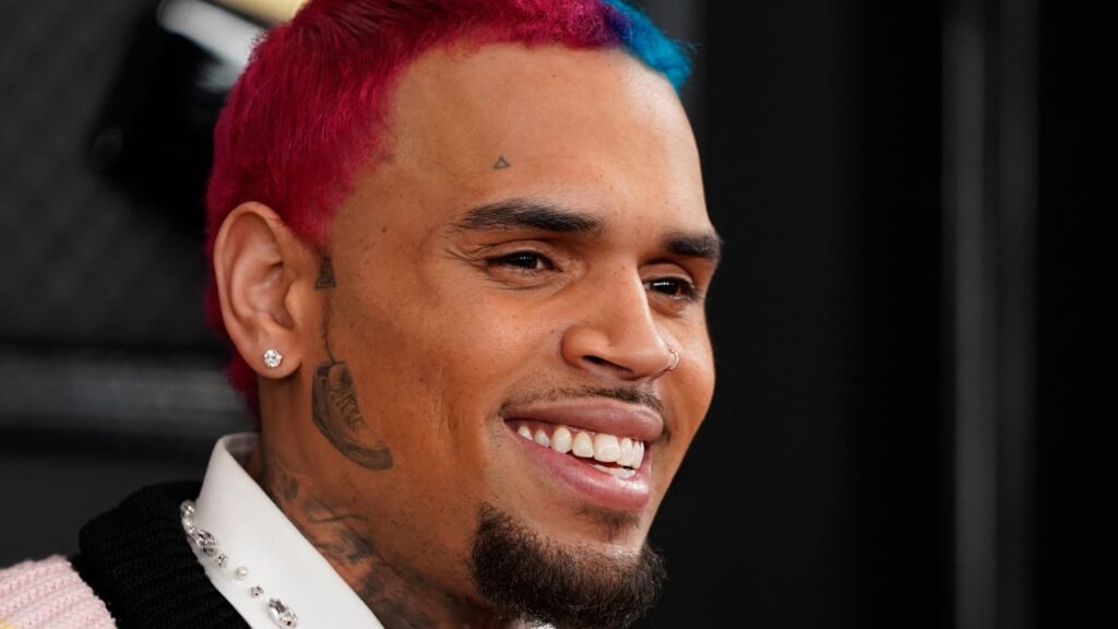 Chris Brown se disculpa por su rabieta en los Grammy