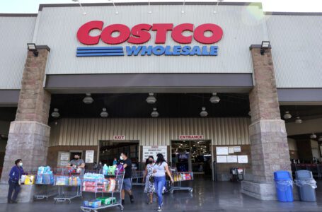 El alimento básico común para el refrigerador es retirado repentinamente de los estantes de Costco del Área de la Bahía