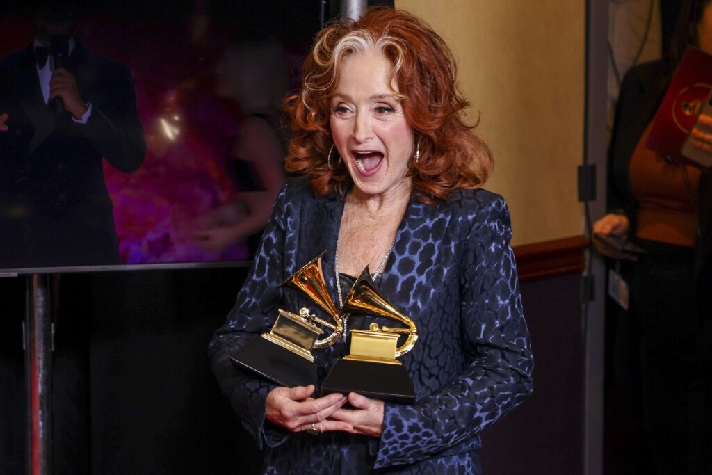 Impactante ganadora de los Grammy grabó la canción del año en Marin