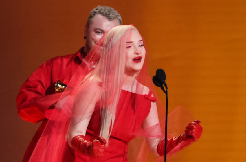  Kim Petras rinde homenaje a los músicos trans con un histórico Grammy