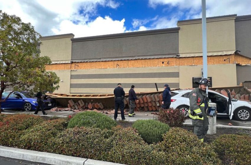  El techo del drive-thru de McDonald’s se derrumba sobre 2 vehículos en el centro de California