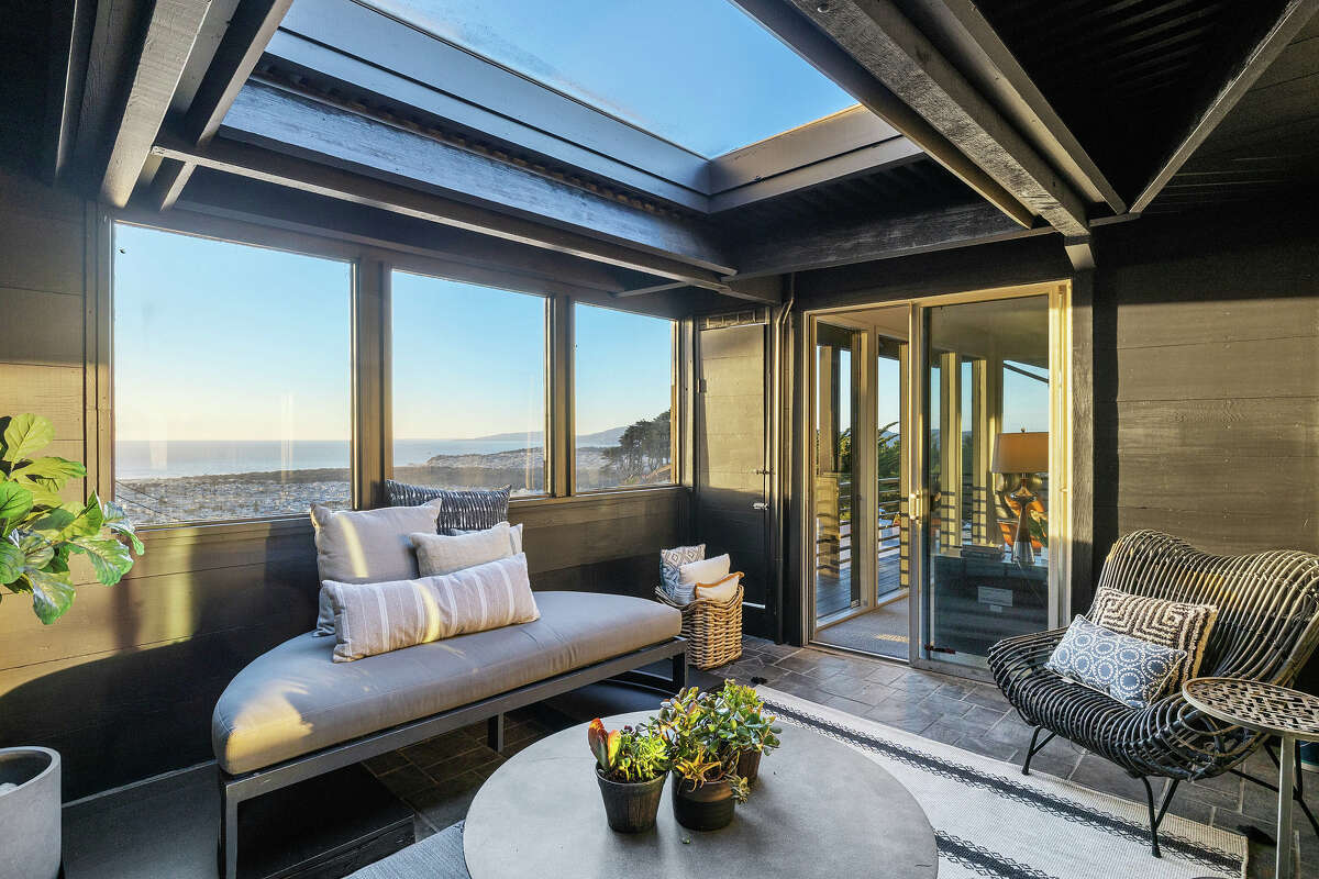 A la venta por primera vez desde que se construyó a la medida en 1952, esta casa de San Francisco sin habitaciones cuadradas o rectangulares ha llegado al mercado.
