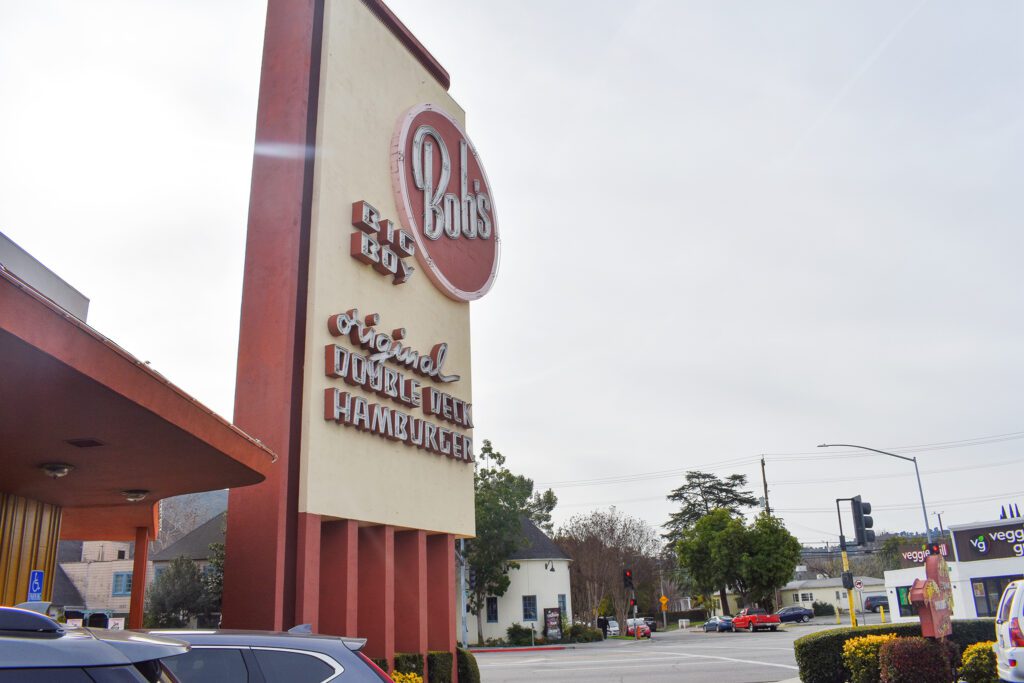 Desde los Beatles hasta Adam Sandler, este restaurante de California aún llama a los famosos