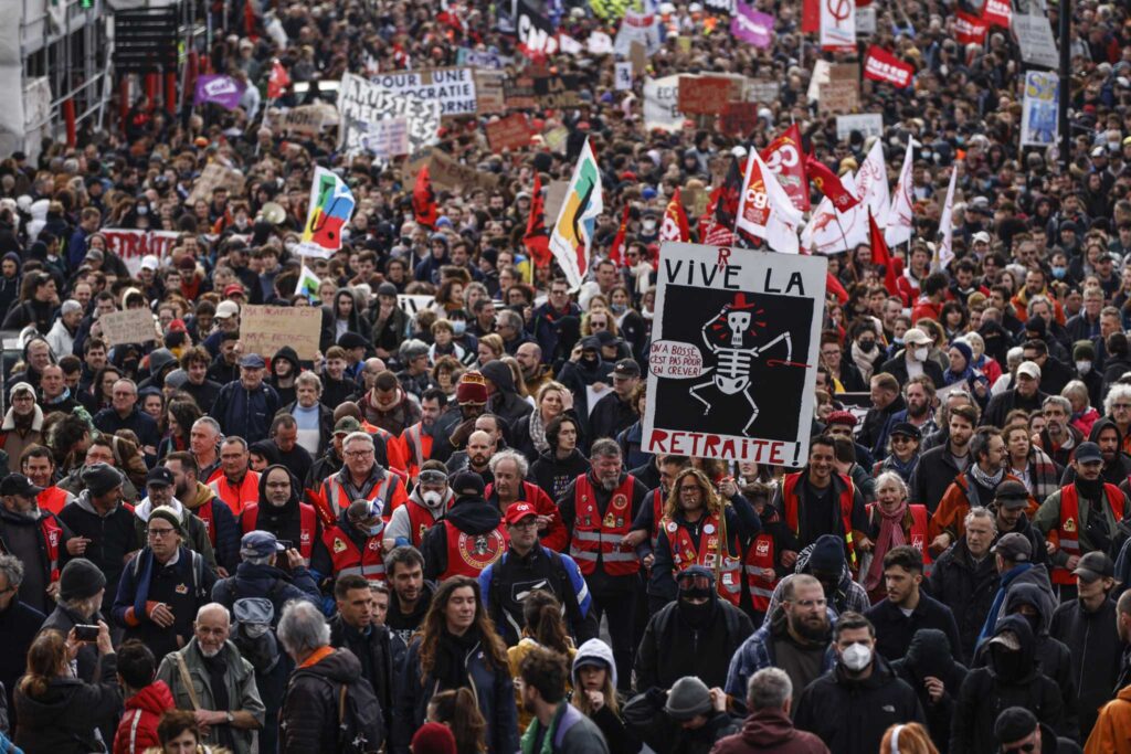 Crece la ira contra Macron y los sindicatos franceses convocan nuevas protestas