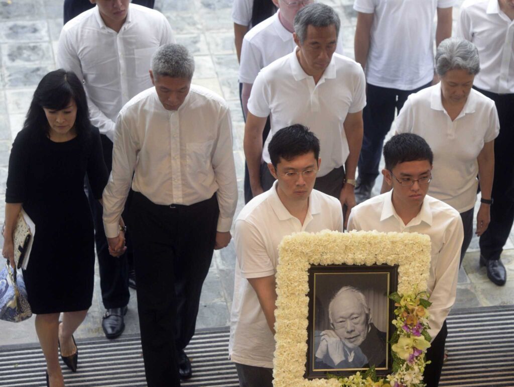 El hermano del primer ministro de Singapur dice que el gobierno persigue a su familia