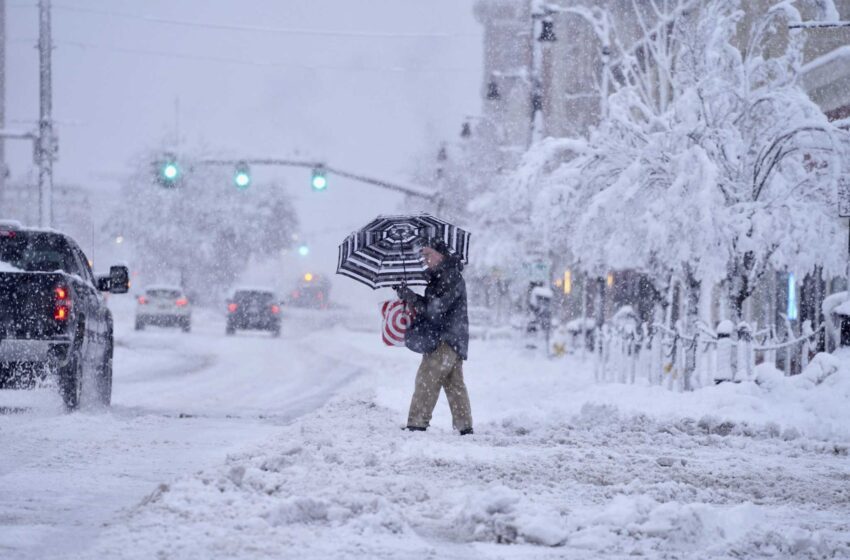  La tormenta invernal del noreste cierra escuelas y corta la electricidad
