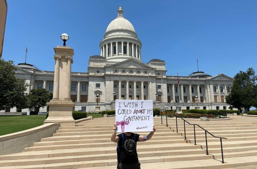  Los legisladores de Arkansas aprueban un monumento contra el aborto en el Capitolio