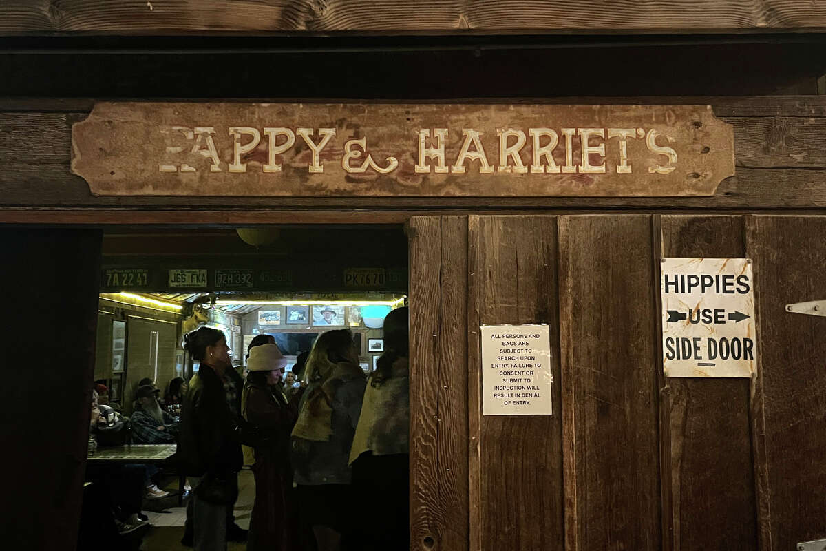 Pappy and Harriet's en Pioneertown, California, está aproximadamente a una hora al noroeste de la sede de Coachella.