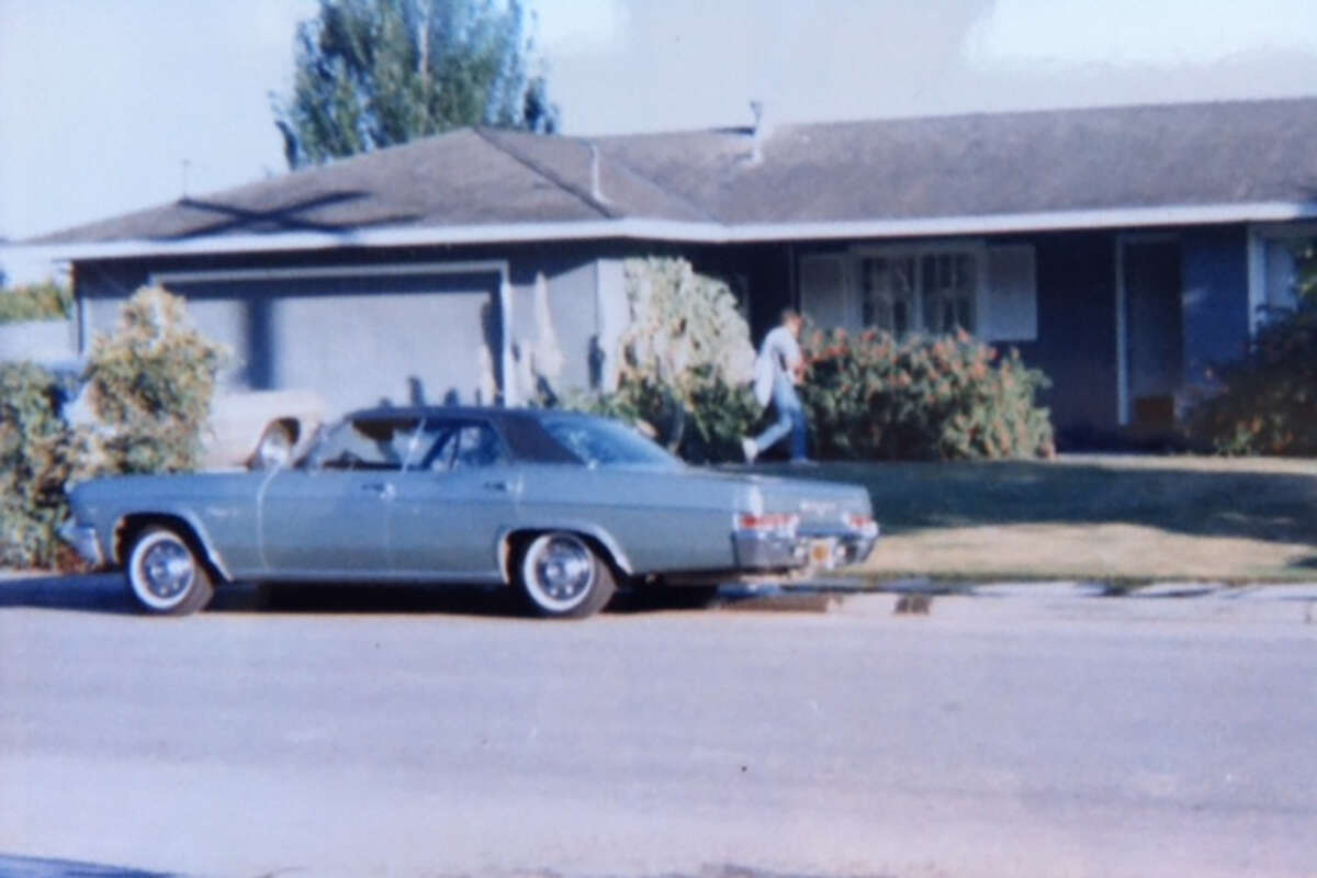 El Chevy Impala de 1966 que los Waldos dicen que usaron para buscar una granja de cannabis abandonada en Point Reyes.