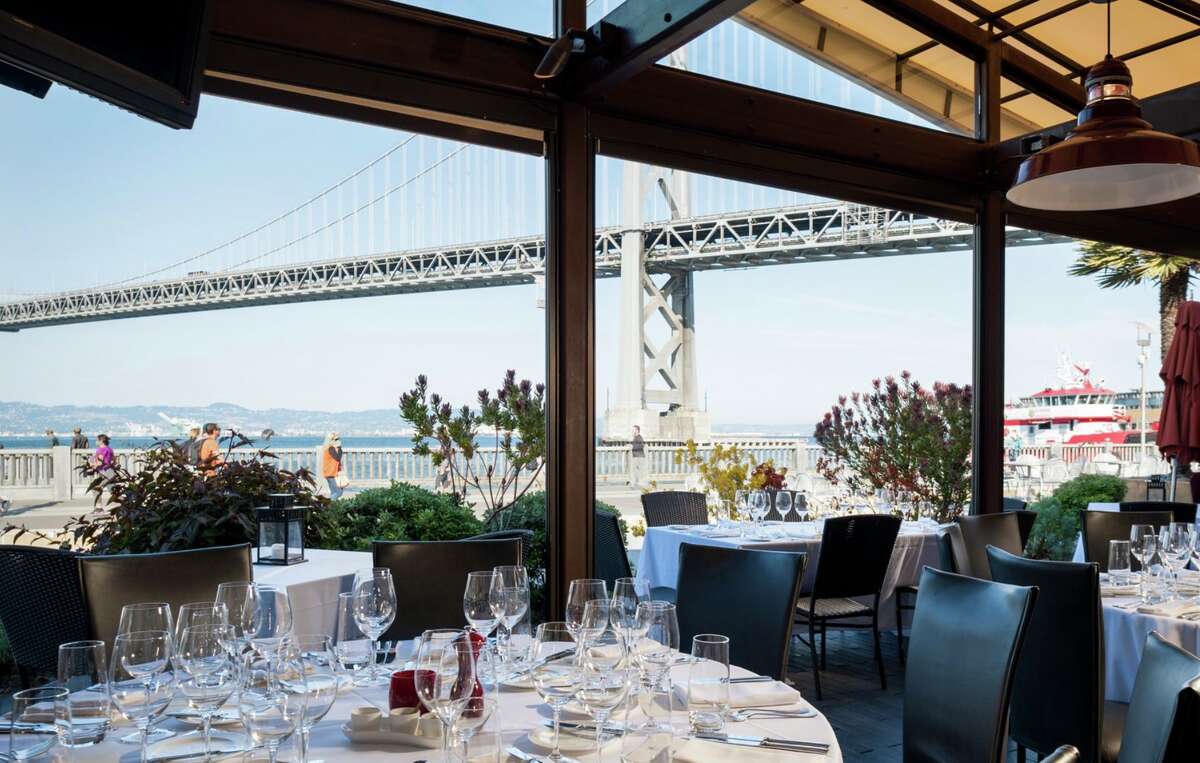 En Epic, disfrute de jugosos bistecs junto con vistas alucinantes de la Bahía de San Francisco.