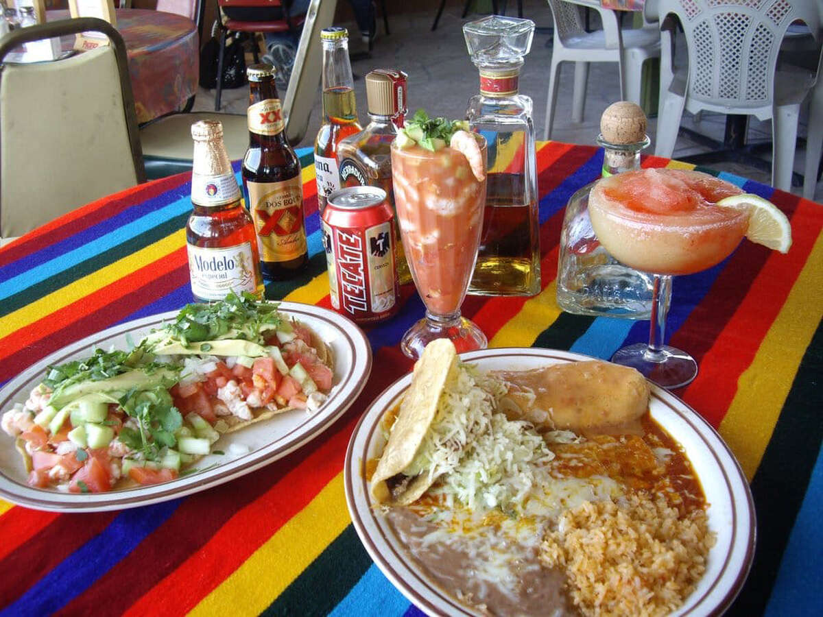 Una cena servida en Rincón Norteño, un restaurante del Valle de Coachella que opera desde 1964.