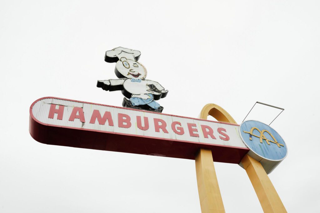 La tercera ubicación de McDonald’s todavía está abierta en esta ciudad del sur de California