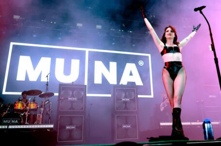 Muna, la nueva banda favorita de Taylor Swift, rockea San Francisco después del show de Coachella