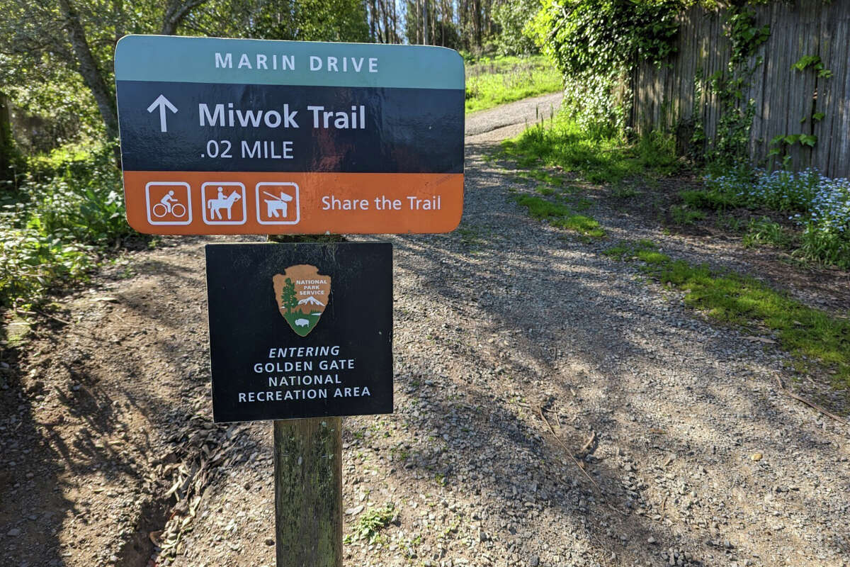 El Miwok Trail es el primero de dos sistemas de senderos en la extenuante (pero gratificante) caminata de 7.8 millas hasta Pirate's Cove cerca de Muir Beach en Marin Headlands.