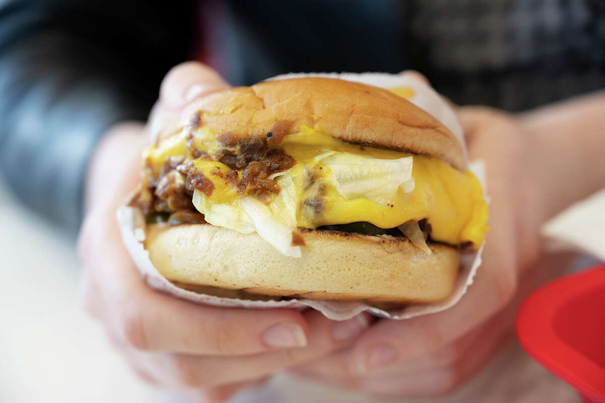 Menú secreto Grilled Cheese “estilo animal” en In-N-Out Burger en Fishermanʻs Wharf en San Francisco California 25 de abril de 2023