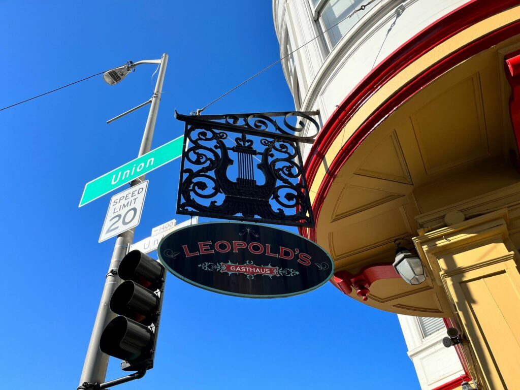 El estridente restaurante de San Francisco, Leopold’s, está a punto de reabrir después de una pausa