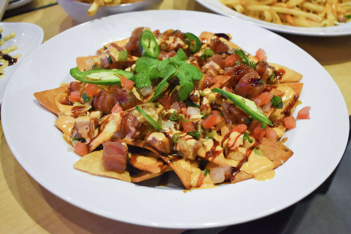 Poke nachos de Sam Choy's Ohana Diner en Bowl Incline. 