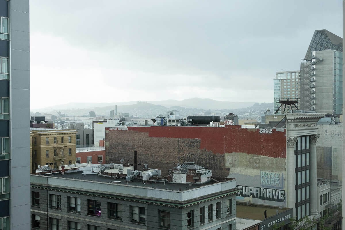 Vista desde el histórico edificio Warfield en 988 Market St en San Francisco California, 2 de mayo de 2023