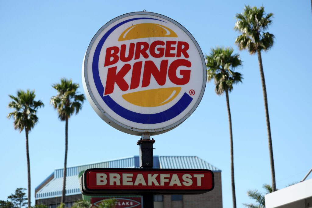 Burger King altera el pan Whopper para una colaboración de superhéroes