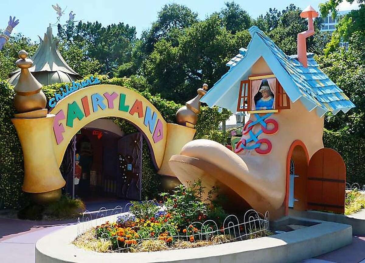 La entrada a Children's Fairyland en Oakland, ubicada a orillas del lago Merritt en Oakland, California.