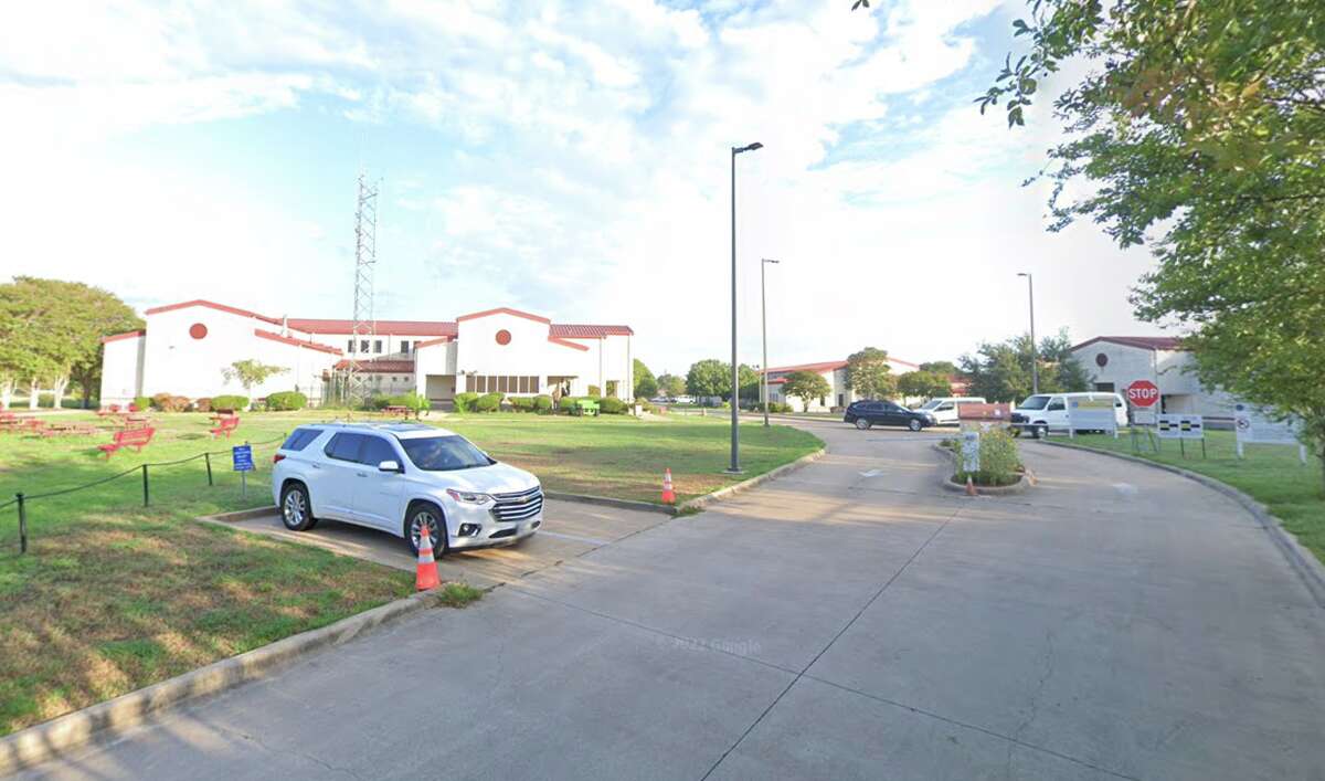 Una vista de la calle de una entrada al campamento penitenciario federal, Bryan, en Texas. 
