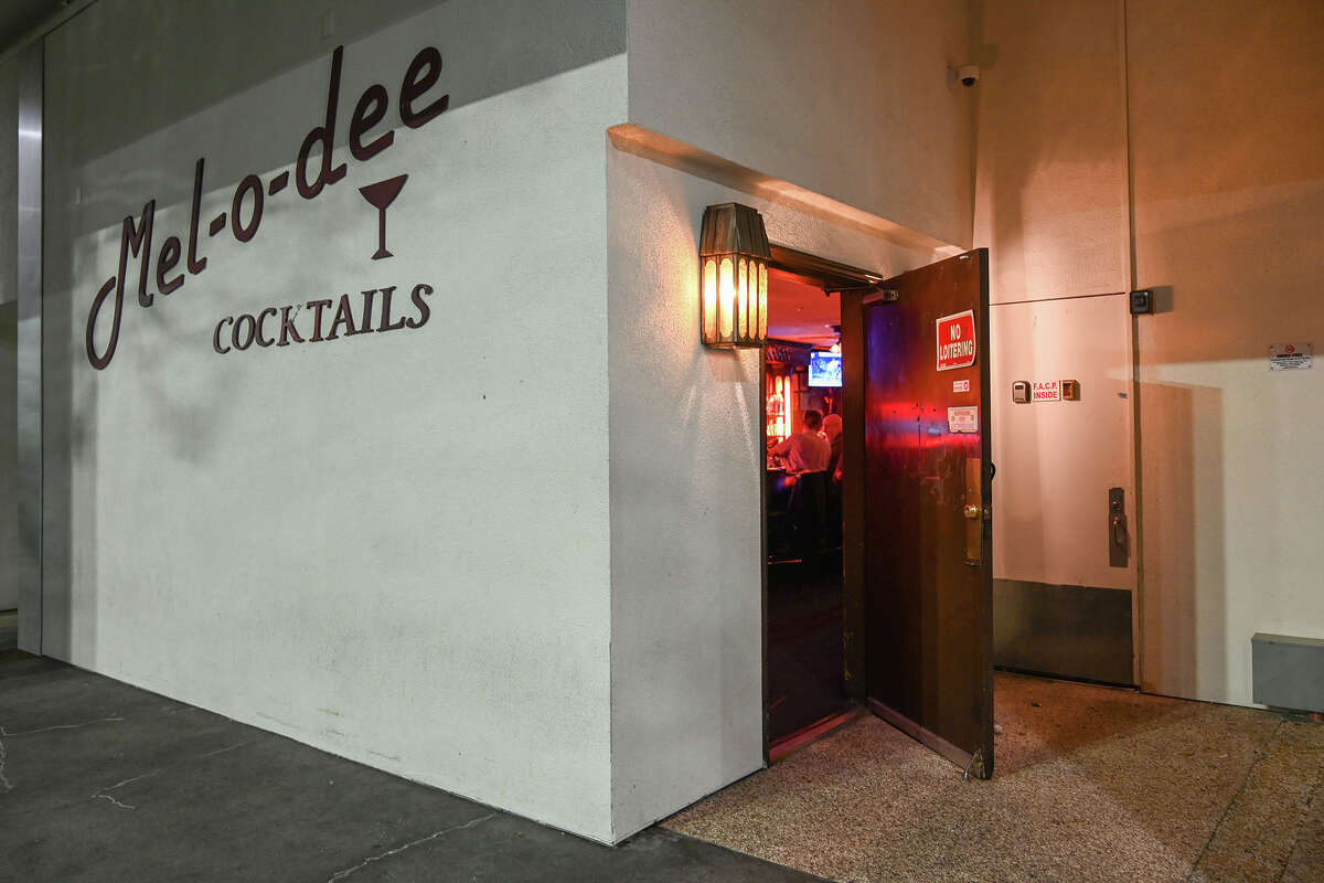 Mel-O-Dee Cocktails organiza una noche de karaoke en El Cerrito, California, el jueves 11 de mayo de 2023. 