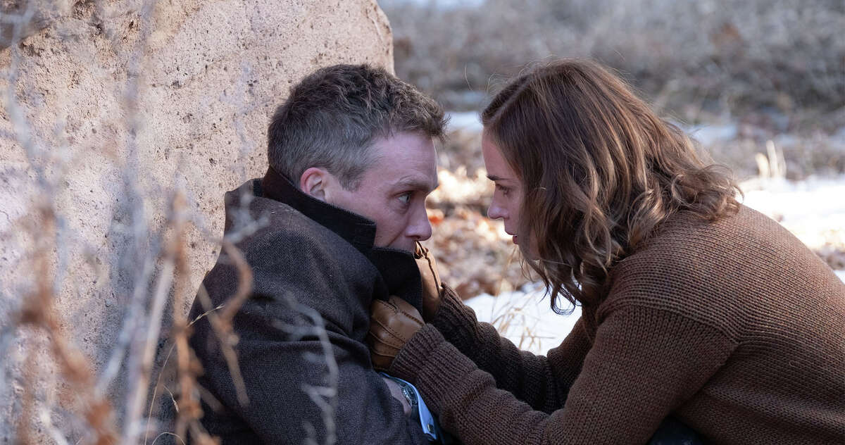 Los actores Cillian Murphy y Emily Blunt filman una escena en la película de Christopher Nolan de 2023, "Oppenheimer."