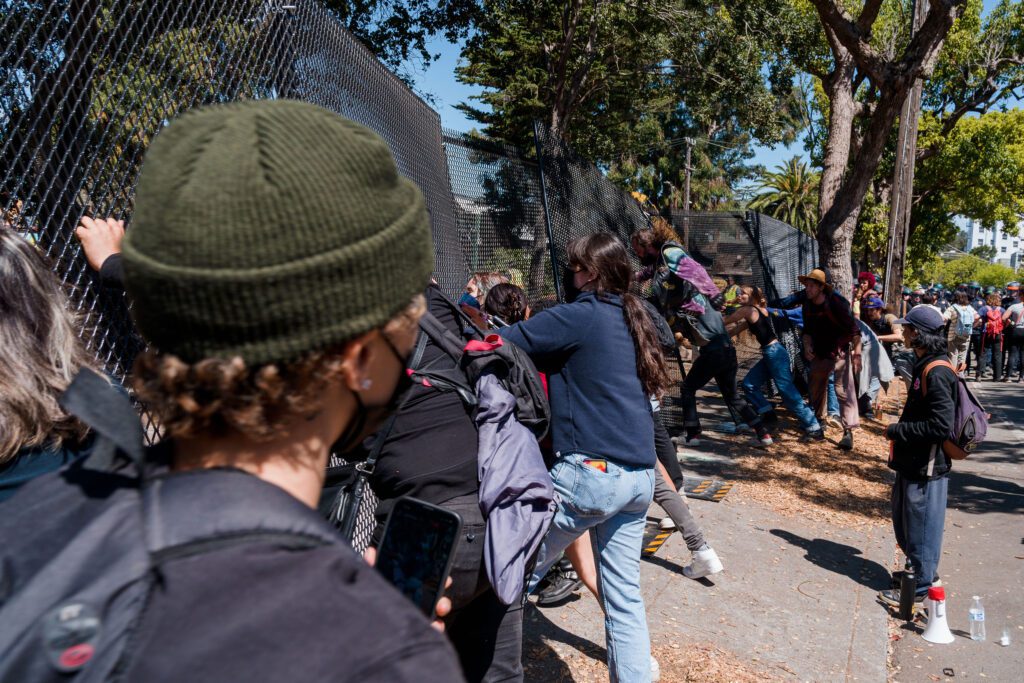 UC Berkeley asestó otro golpe cuando el desarrollador de viviendas se retira de People’s Park