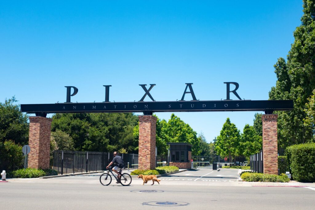 Según los informes, Pixar realiza despidos raros, incluido el director de ‘Lightyear’