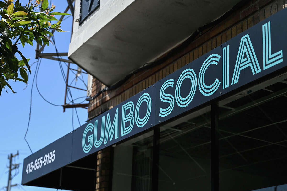 Dontaye Ball, propietario de Gumbo Social, abre su nuevo restaurante en Bayview en San Francisco, California, el sábado 3 de junio de 2023.