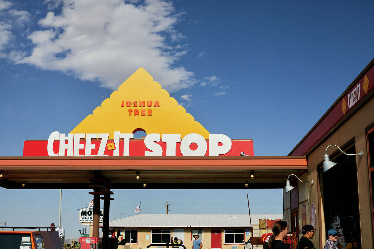 Una vista de Cheez It Stop, ubicada en The Station en Joshua Tree, California, el lunes 5 de junio de 2023.