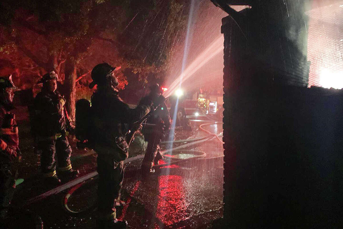El incendio en el campo de golf Lake Chabot en Oakland comenzó alrededor de las 12:30 am del martes 6 de junio de 2023. 
