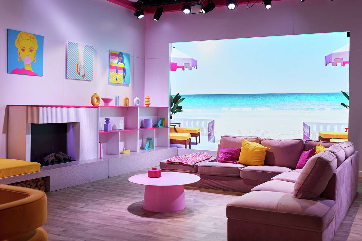La sala de estar de Barbie tiene una vista perfecta de la playa.