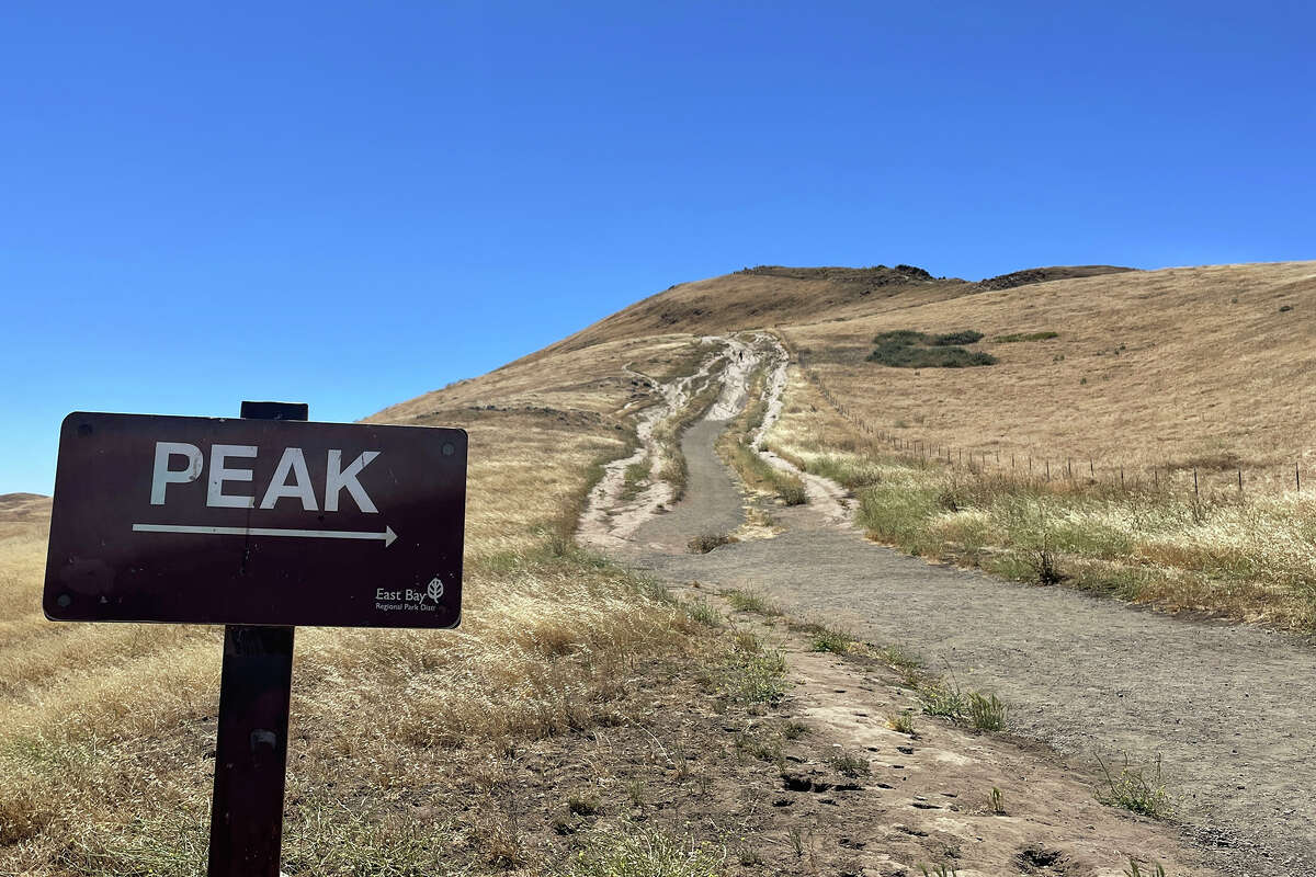 El tramo final hasta Mission Peak en Fremont, California, requiere un empinado esfuerzo cuesta arriba.