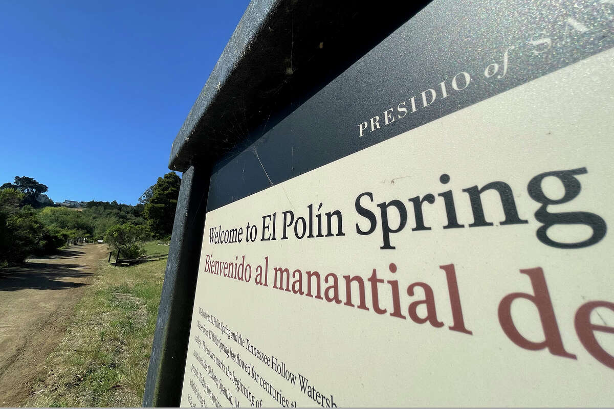 La señalización en el Presidio da la bienvenida a los visitantes a El Polín Spring, como se ve el martes 20 de junio de 2023.