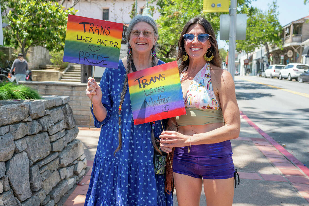 Los participantes se reúnen para SLO Pridefest en el centro de San Luis Obispo, el sábado 3 de junio de 2023. 