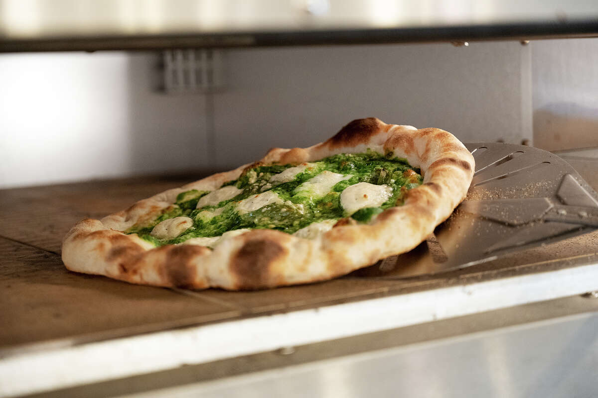 Pesto Pizza en Flour + Water en San Francisco California, 22 de junio de 2023
