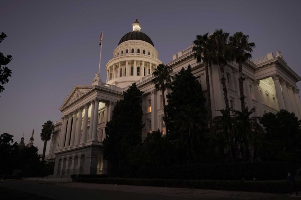California avanza 2 proyectos de ley que podrían afectar sus compras de comestibles