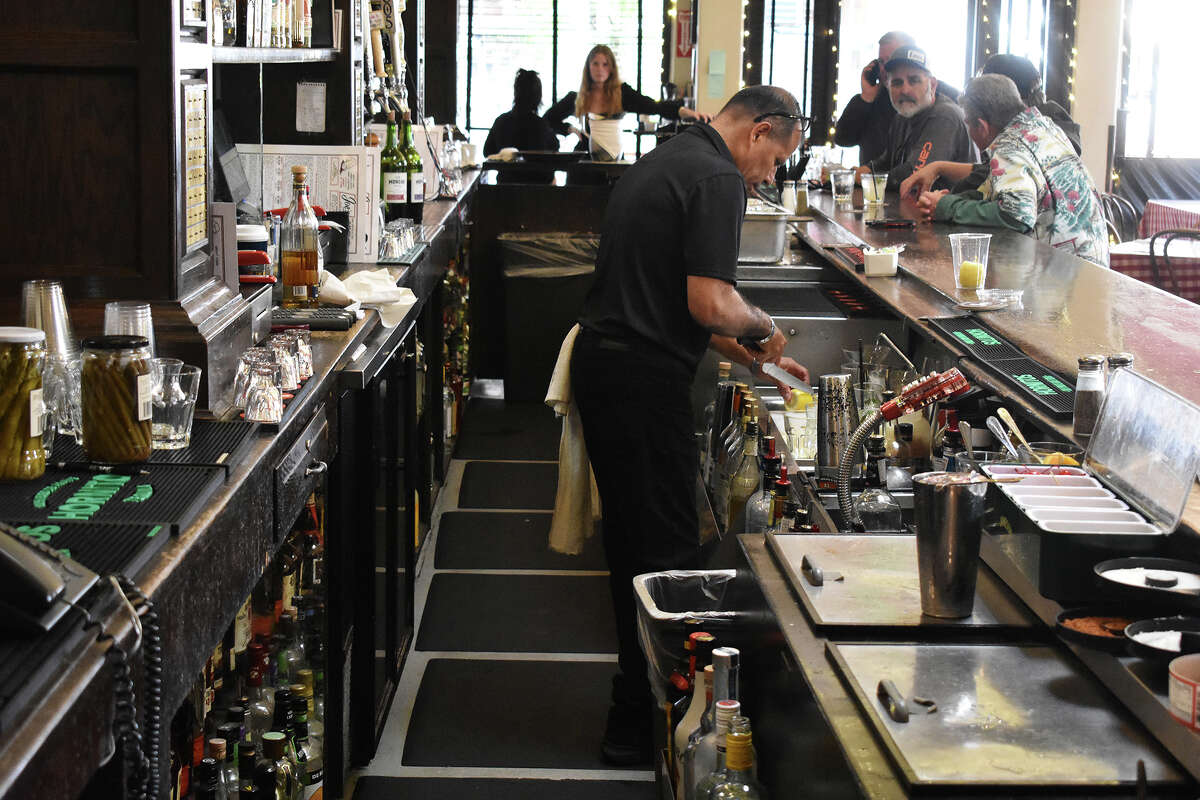 El bar de Joe's Cafe en Santa Bárbara, California, el 31 de mayo de 2023. 