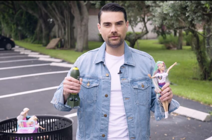  Ben Shapiro, de 39 años, se filma prendiendo fuego a las muñecas Barbie porque es varonil y está LOCO