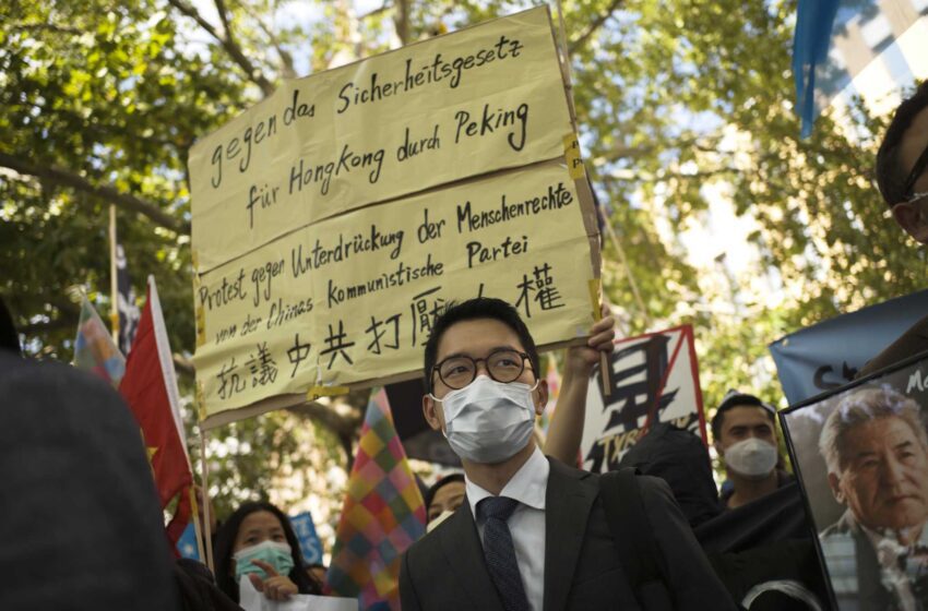  El líder de Hong Kong dice que 8 activistas a favor de la democracia que ahora viven en Occidente “serán perseguidos de por vida”