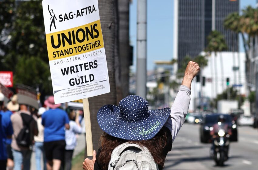  SAG-AFTRA confirma huelga mientras los actores se unen a los escritores en la línea de piquete